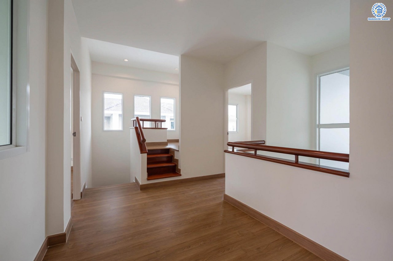 บ้านมือสองตกแต่งใหม่ โครงการ บ้านพิมาน ปิ่นเกล้า-กาญจนาภิเษก เนื้อที่ 103 ตร.ว. ฟังก์ชัน 4 ห้องนอน 3 ห้องน้ำ 1 ห้องอเนกประสงค์ จอดรถได้ 2 คัน บนทำเลเดินทางสะดวก ติดถนนกาญจนาภิเษก เชื่อมต่อหลายเส้นทาง ใกล้ทางด่วน "กาญจนาภิเษก" รถไฟฟ้า "สถานีหลักสอง" และเดอะมอลล์บางแค